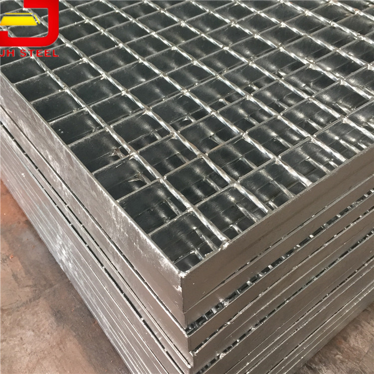 Large Hot Dip Galvanized Grating Serrated Bar Grating Stair Treads ASTM E84