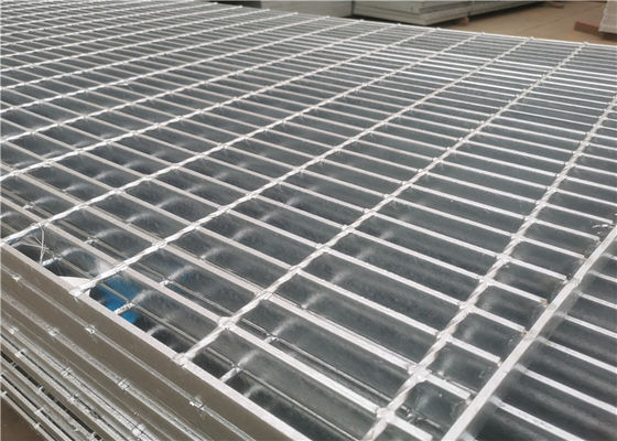 Serrated Stair Tread Platform Steel Grating Hot Dipped Galvanized 3X30